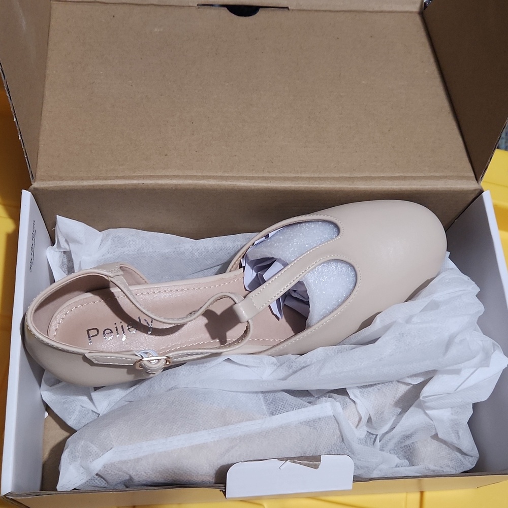 Shoes - Picture 3 of 4